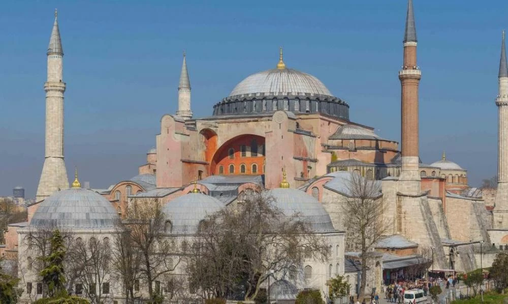 Ρώσοι αναλυτές απαντούν αν η Αγιά Σοφιά μπορεί να γίνει τζαμί